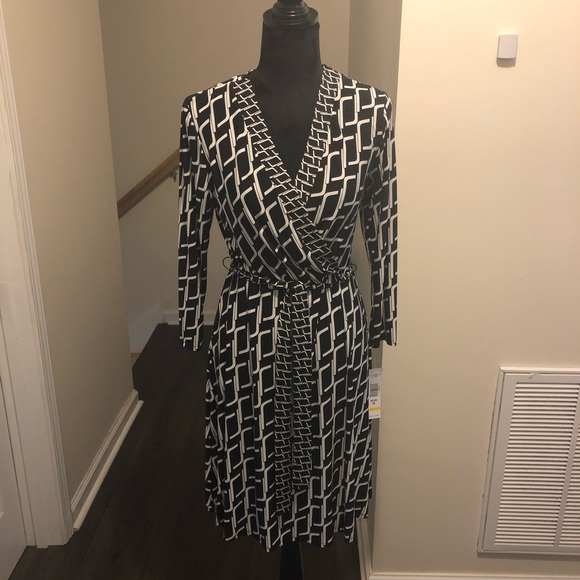 Tiana B brand dress.Faux wrap style. Size M. NWT. - Picture 3 of 8